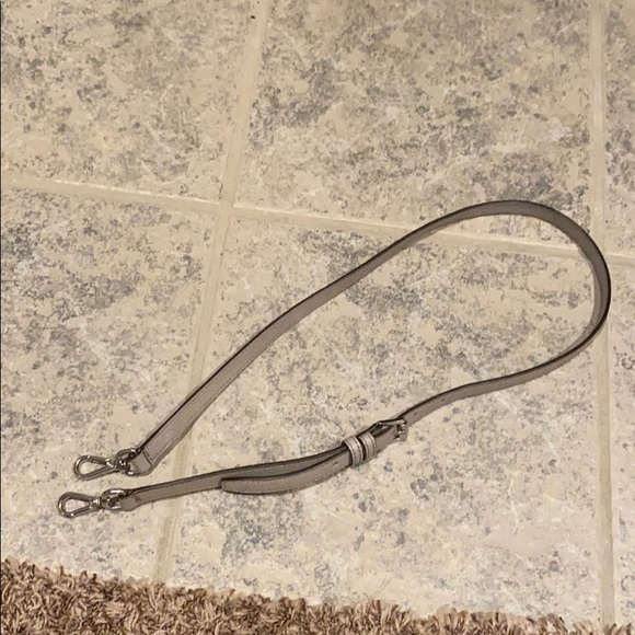 Authentic Michael Kors pearl gray leather purse - Picture 5 of 7